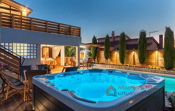 Prodej domu 320 m² s pozemkem 743 m² - Vista 3
