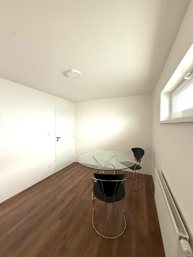Pronájem kanceláře 337 m² – fotografie 4