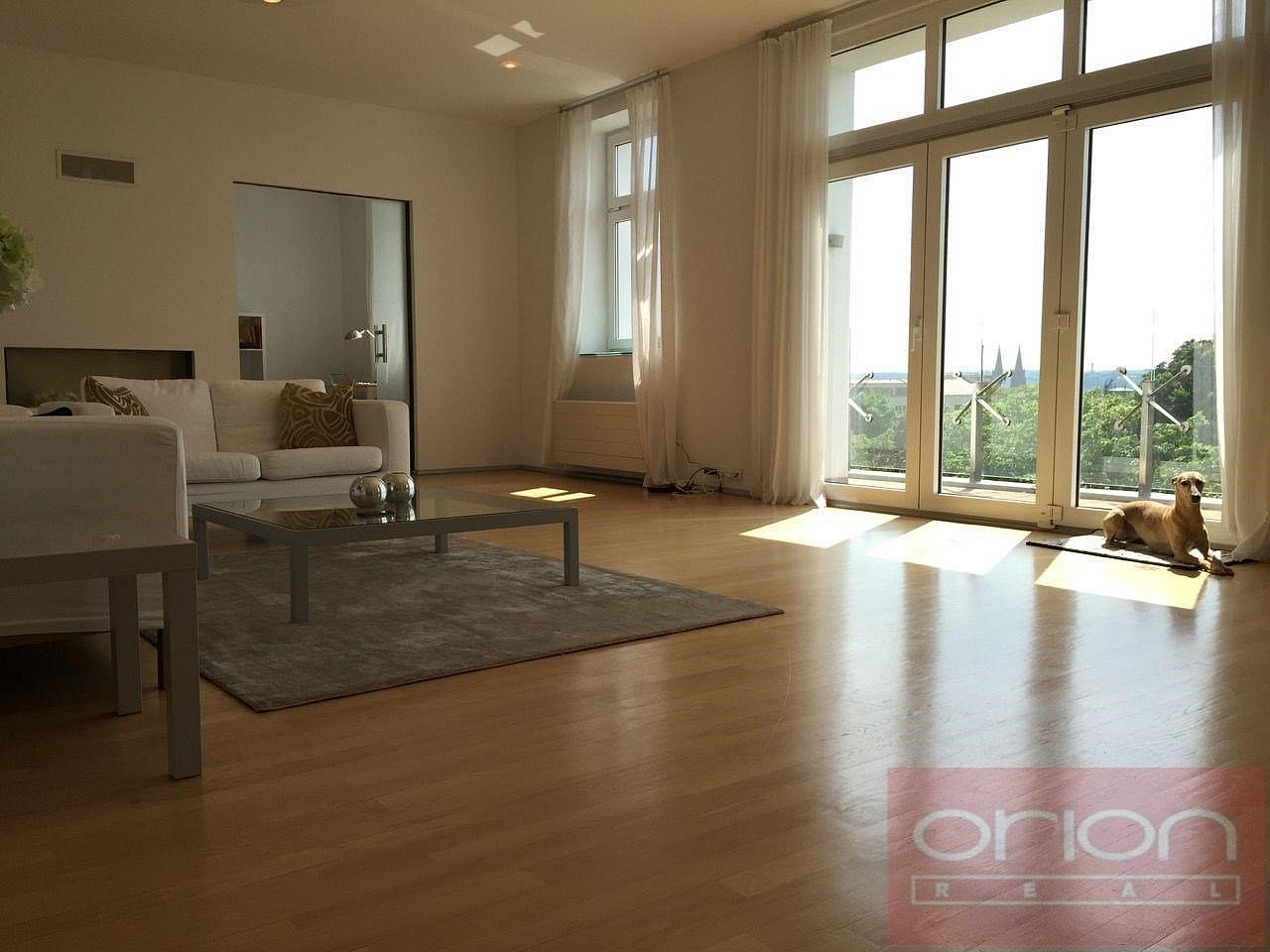 Pronájem bytu 6+kk 204 m² — photo 2