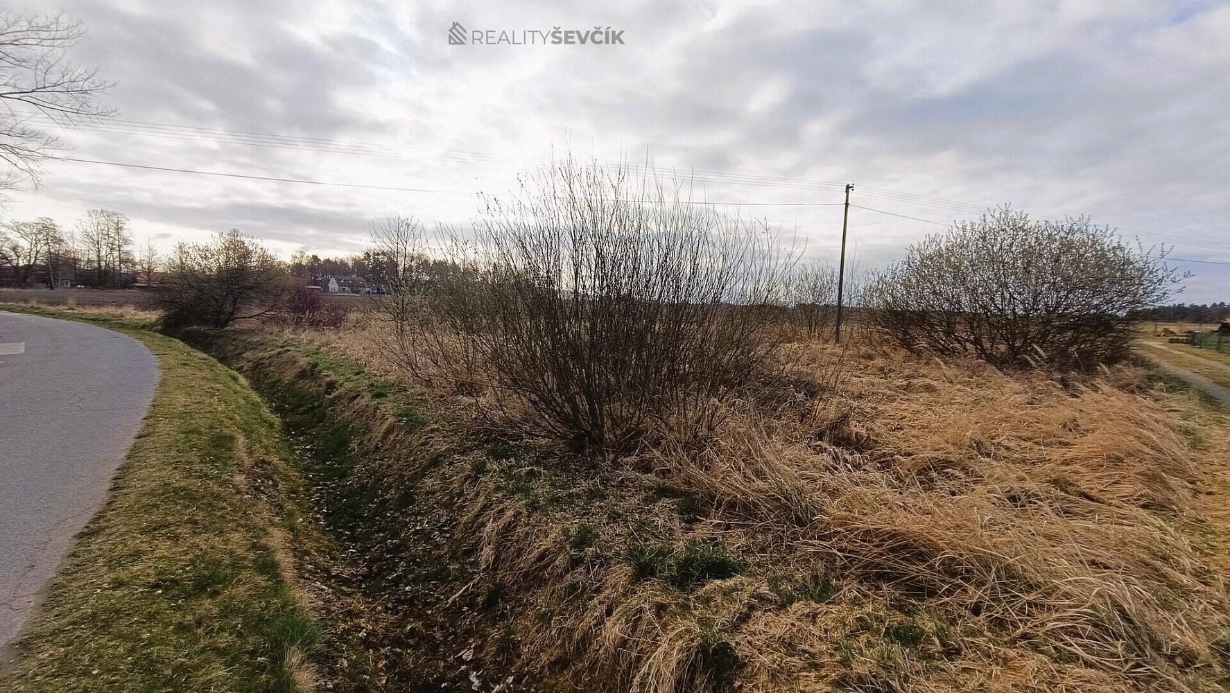 Prodej stavebního pozemku 2 100 m² — photo 3
