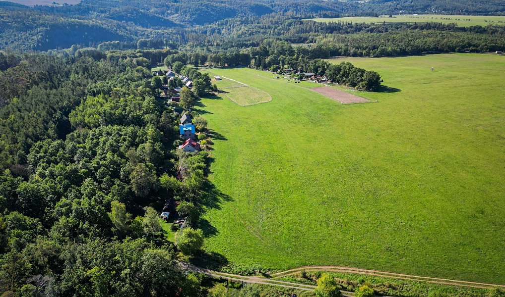 Prodej pole 4 326 m², Klínec – náhled fotky 3