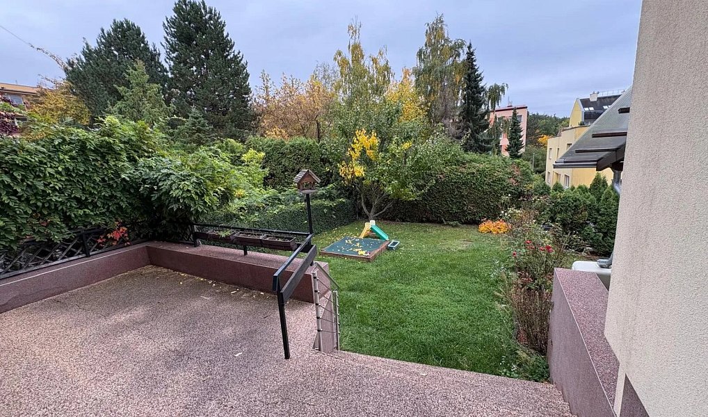 Pronájem domu 260 m² s pozemkem 175 m², Praha – náhled fotky 3