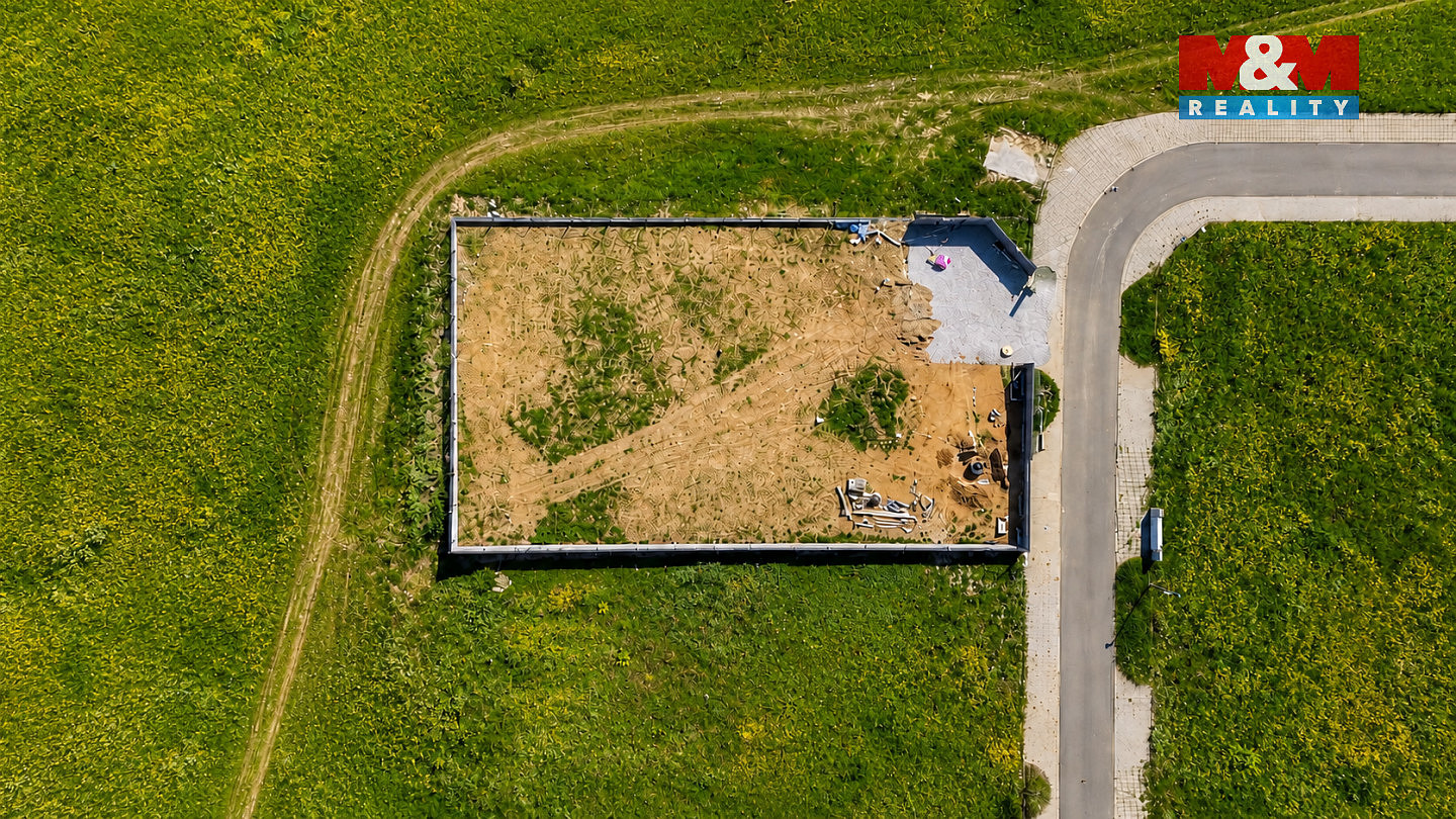 Prodej stavebního pozemku 800 m² — photo 2