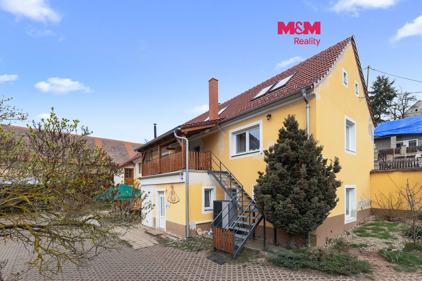 Prodej domu 380 m² s pozemkem 17 352 m²