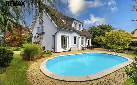 Prodej domu 183 m² s pozemkem 576 m², V oudolku, Praha 5 - Lochkov