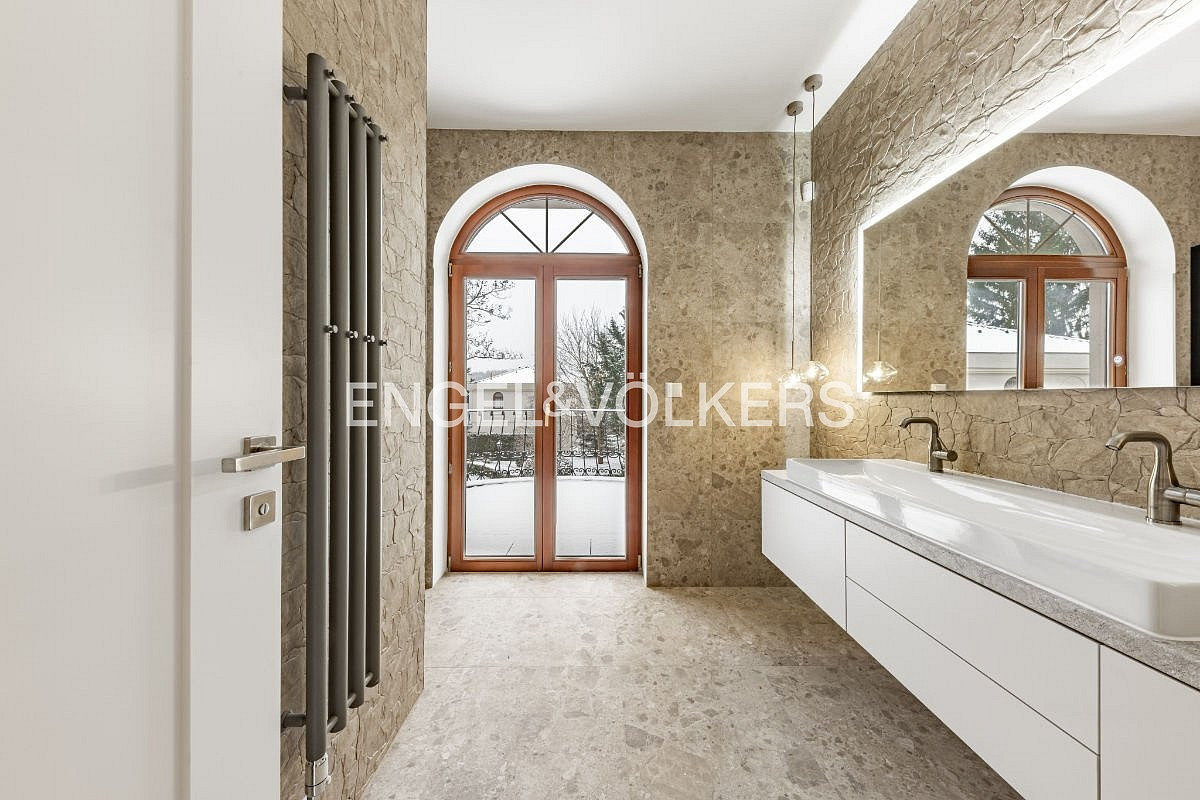 Pronájem domu 243 m² s pozemkem 718 m² – další
