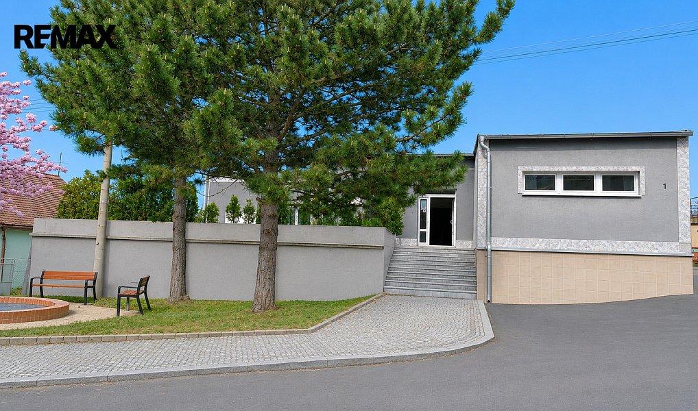 Prodej komerčního prostoru, 524 m², Most, Skršín