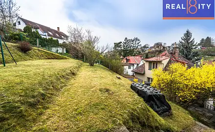 Prodej stavebního pozemku 773 m², V údolí, Praha 6 - Suchdol