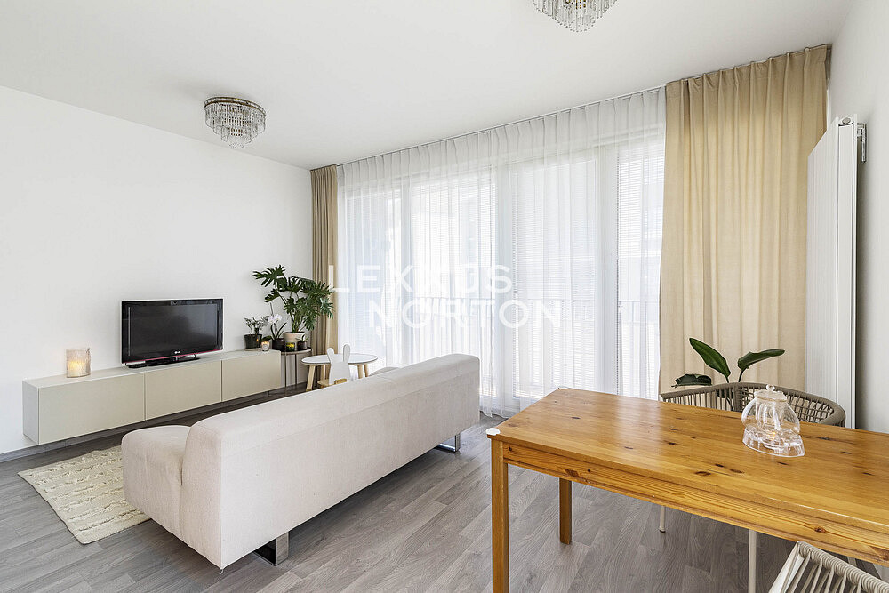 Prodej bytu 2+kk 53 m² – pohled 2