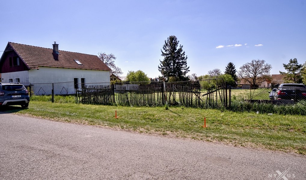 Prodej stavebního pozemku 2 030 m², Chleby – náhled fotky 17