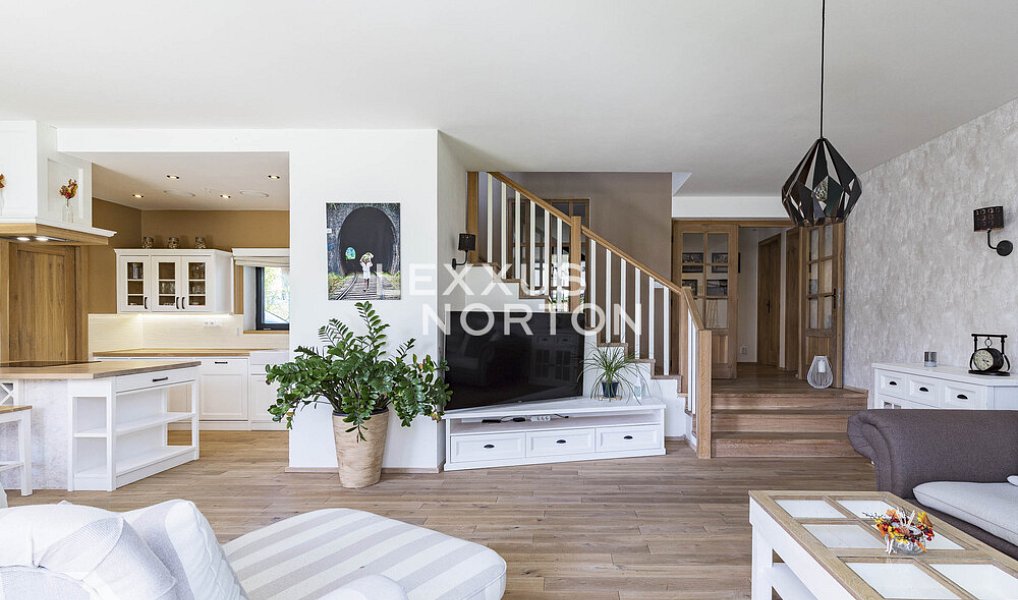 Prodej domu 199 m² s pozemkem 599 m², Ohrobec – náhled fotky 7