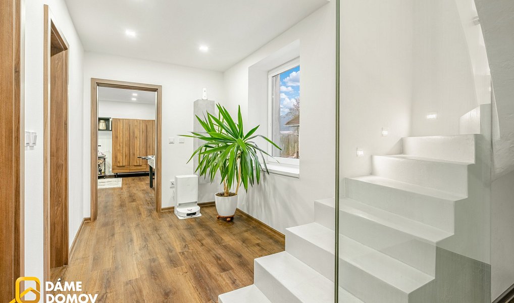 Prodej domu 308 m² s pozemkem 3 861 m², Suchov – náhled fotky 2