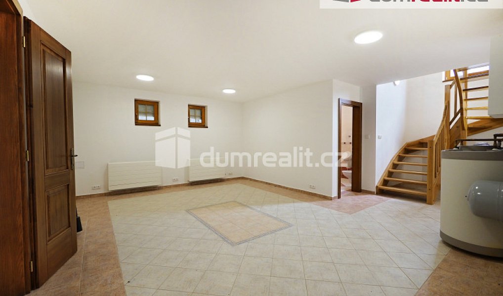Prodej domu 286 m² s pozemkem 3 176 m², Želízy – náhled fotky 14