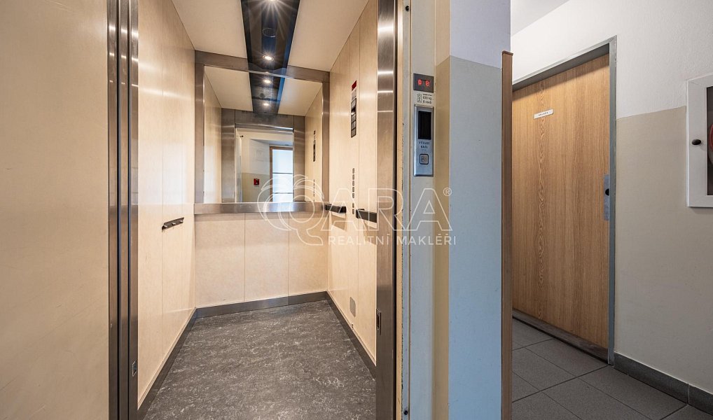 Pronájem bytu 4+1 117 m², Praha – náhled fotky 21