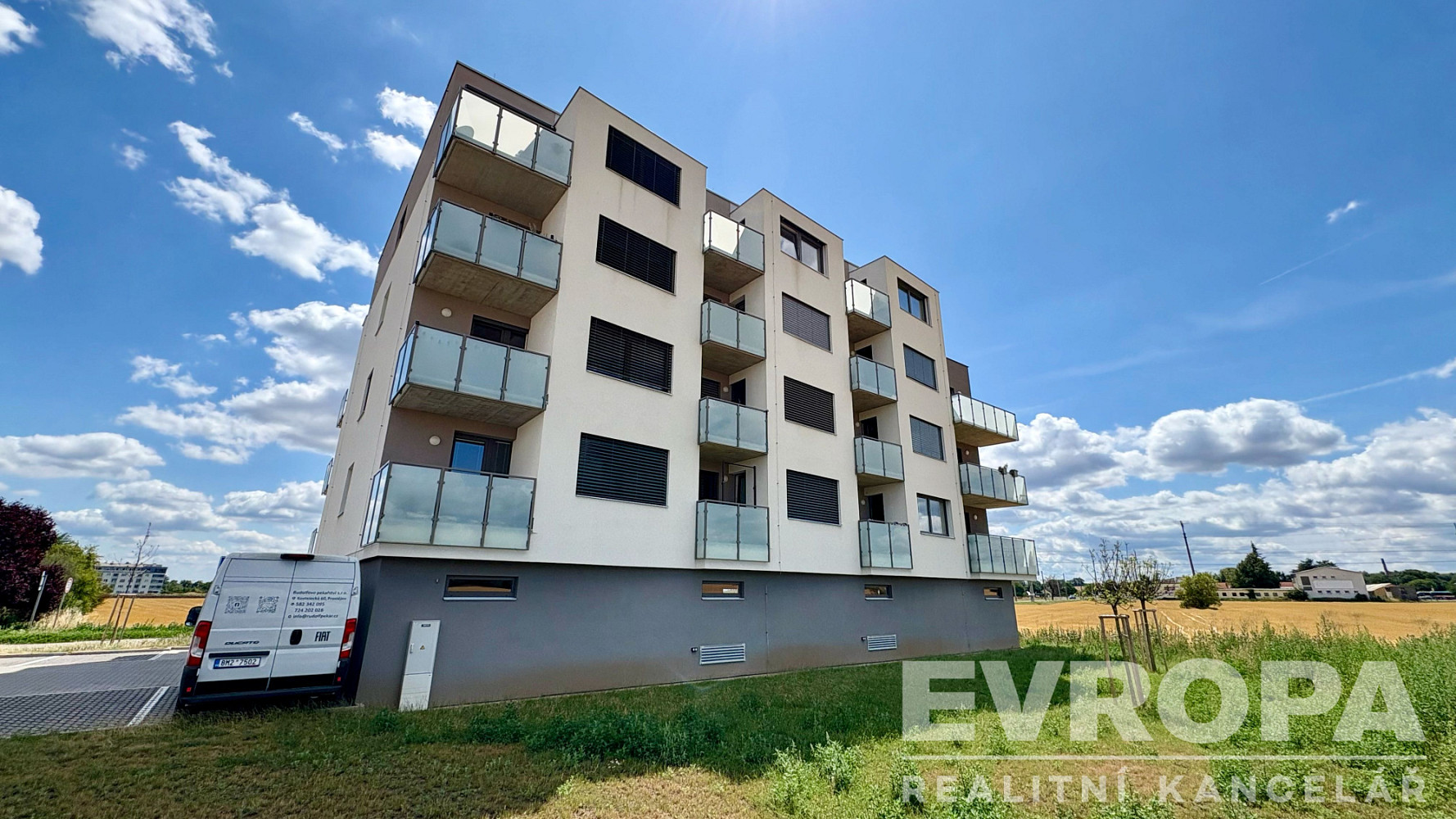 Pronájem bytu 2+kk 56 m² – fotografie 2
