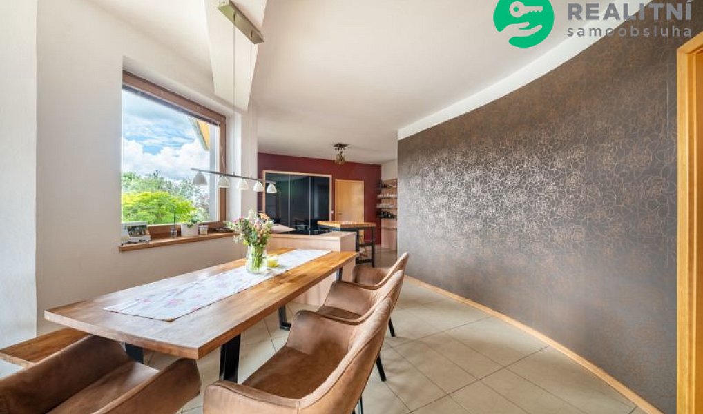 Prodej domu 257 m² s pozemkem 1 726 m², Tasovice – náhled fotky 7