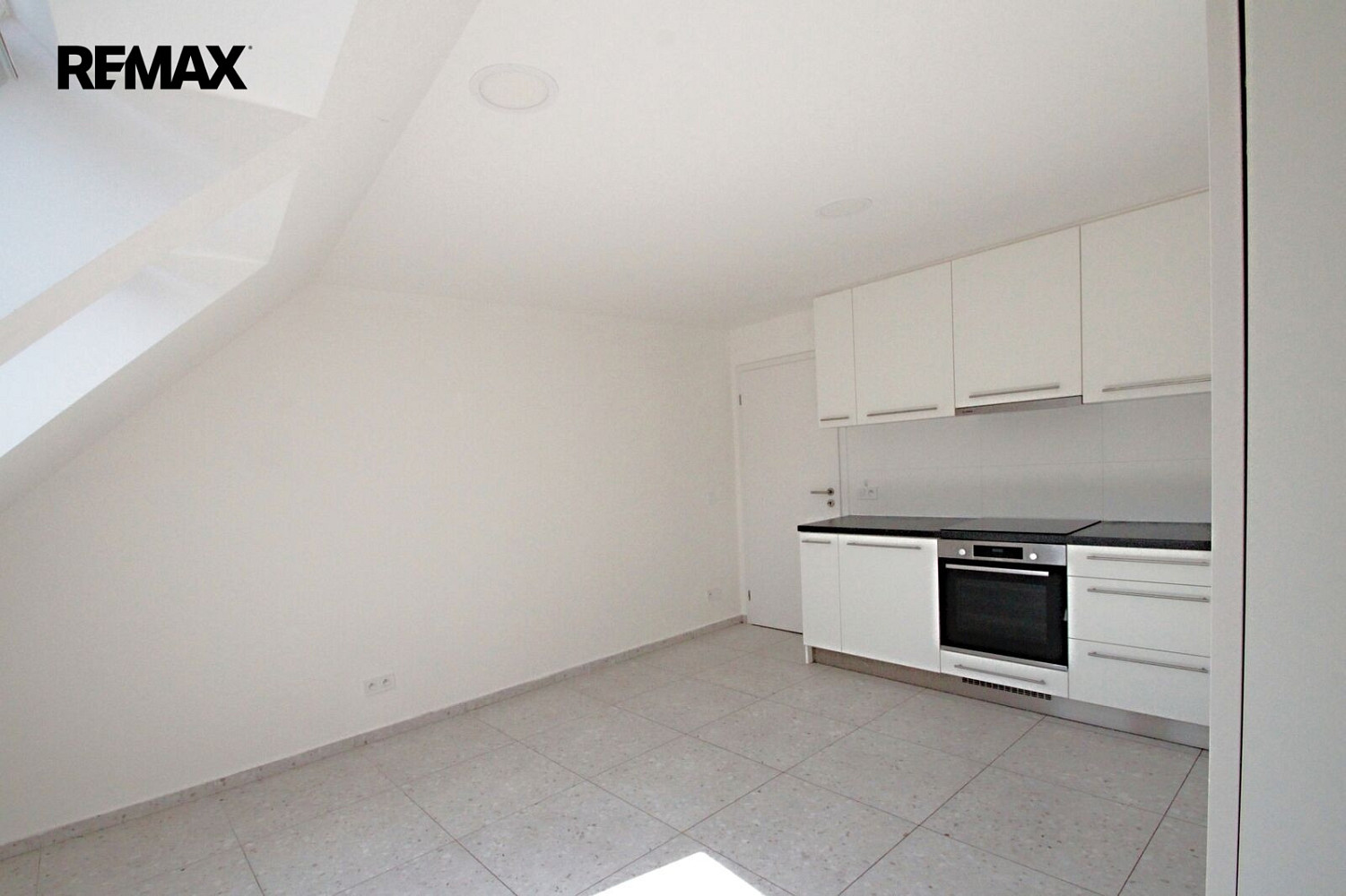 Pronájem bytu 1+kk 27 m² – fotografie 2