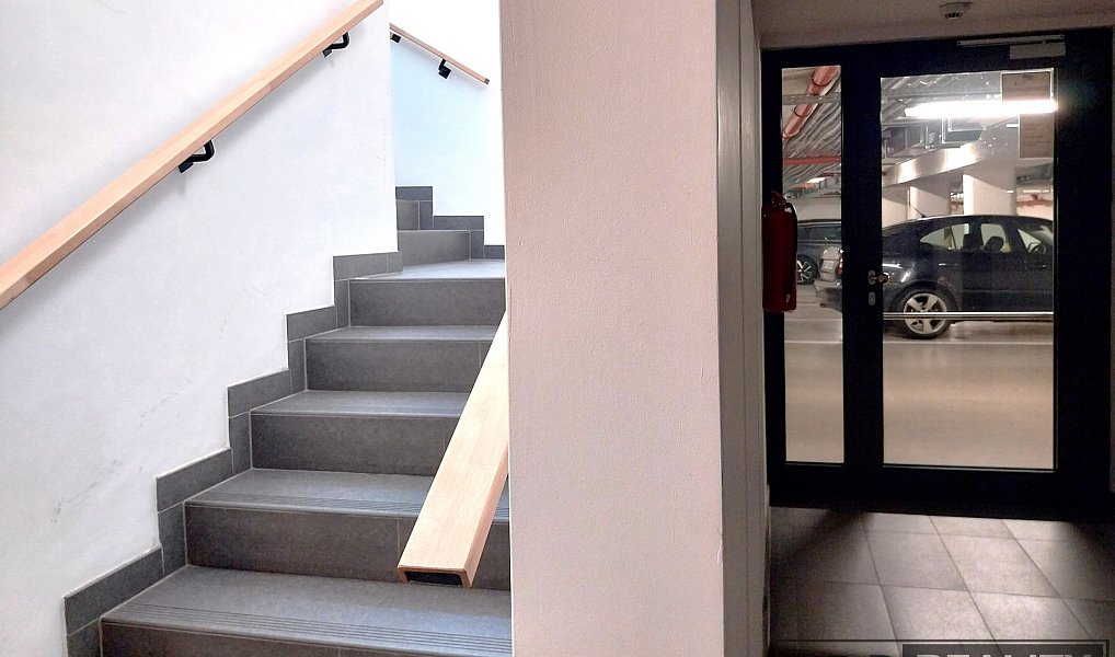 Prodej garážového stání 18 m2, Praha - Holešovice, Praha – náhled fotky 9