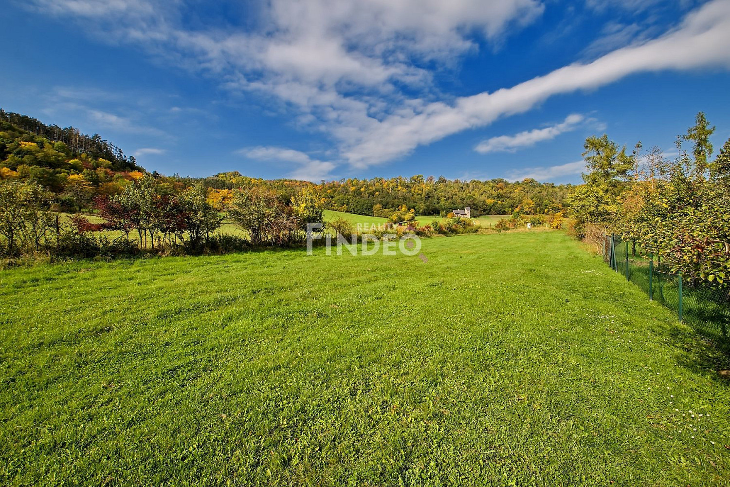 Prodej stavebního pozemku 1 936 m² – fotografie 2