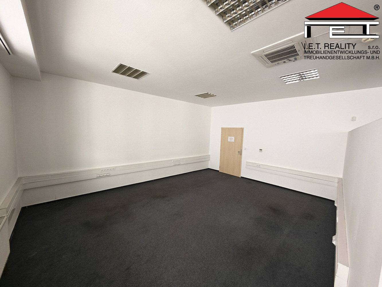 Pronájem kanceláře 264 m² – pohled 2