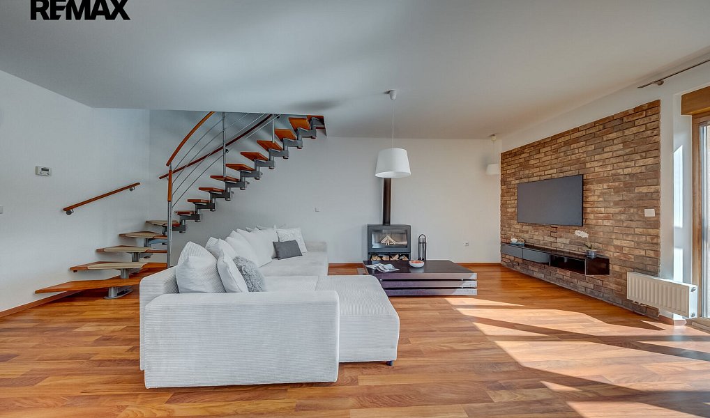 Prodej domu 135 m² s pozemkem 374 m², Rudná – náhled fotky 10