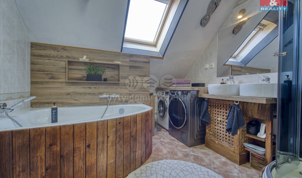 Prodej bytu 4+kk 100 m², Králův Dvůr – náhled fotky 8