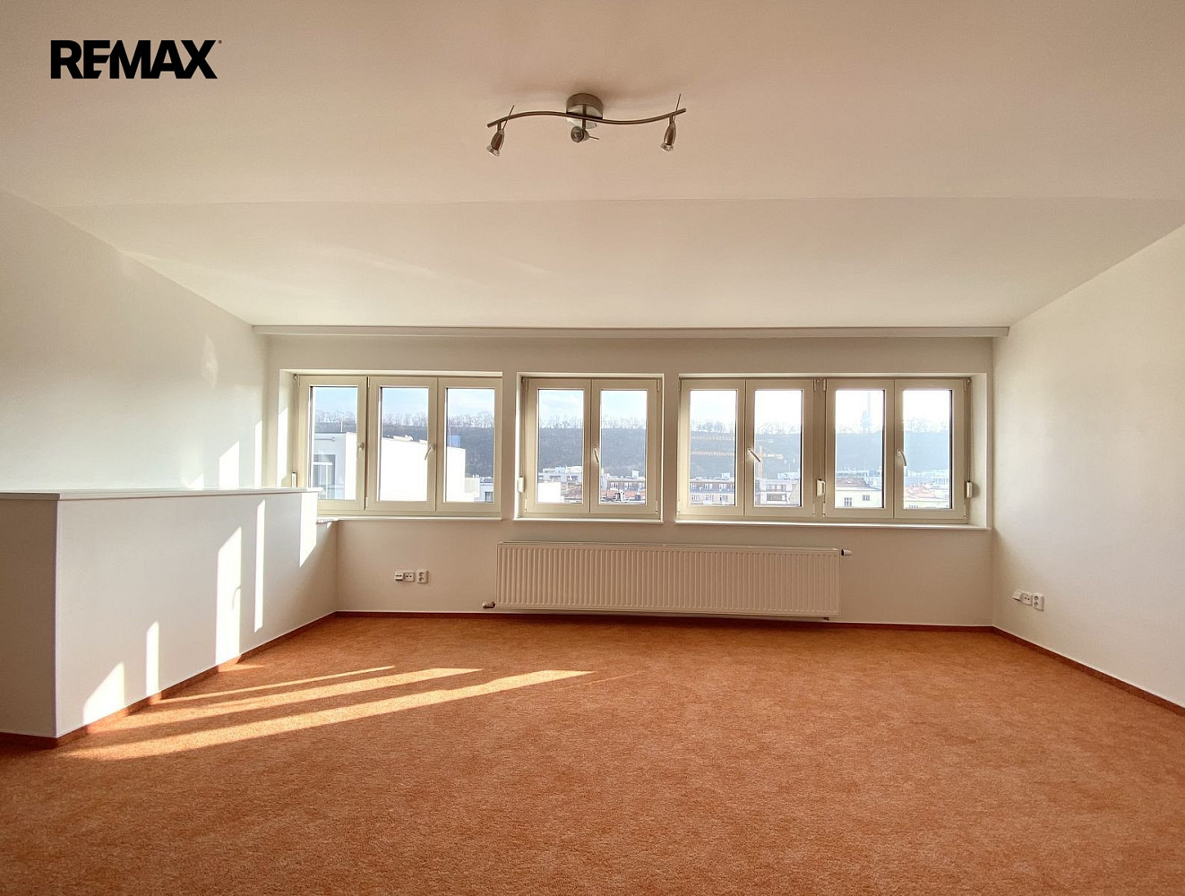 Pronájem bytu 4+kk 171 m² – fotografie 3