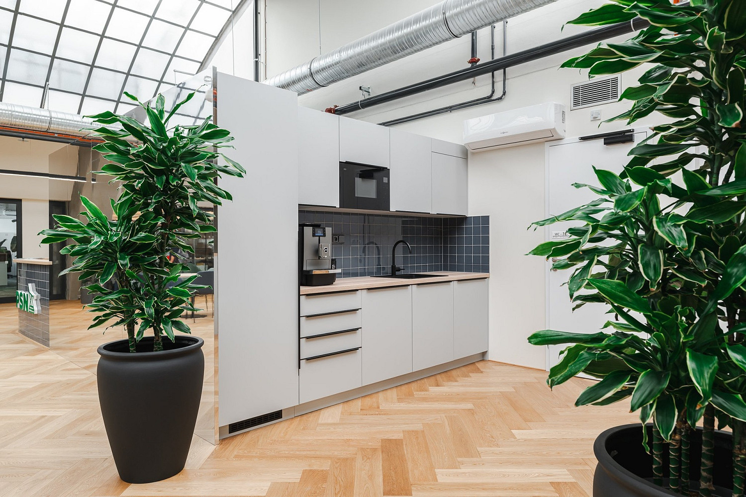 Pronájem kanceláře 10 m² – fotografie 3