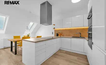 Pronájem bytu 3+kk 95 m², Zátopkova, Milovice - Mladá, okres Nymburk