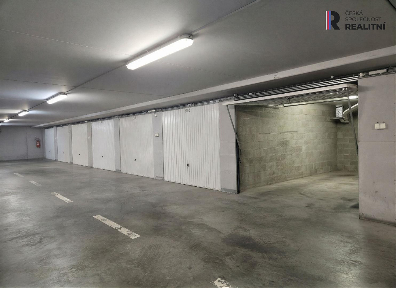 Pronájem samostatné garáže 17,5 m2 praha 13, velká ohrada
