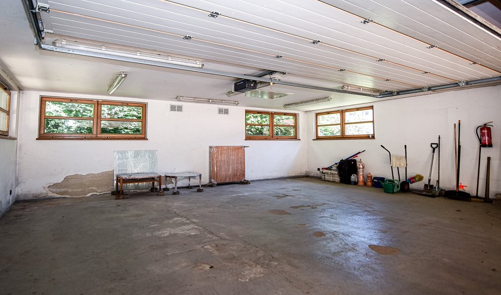 Prodej domu 560 m² s pozemkem 2 497 m², Černošice – náhled fotky 41