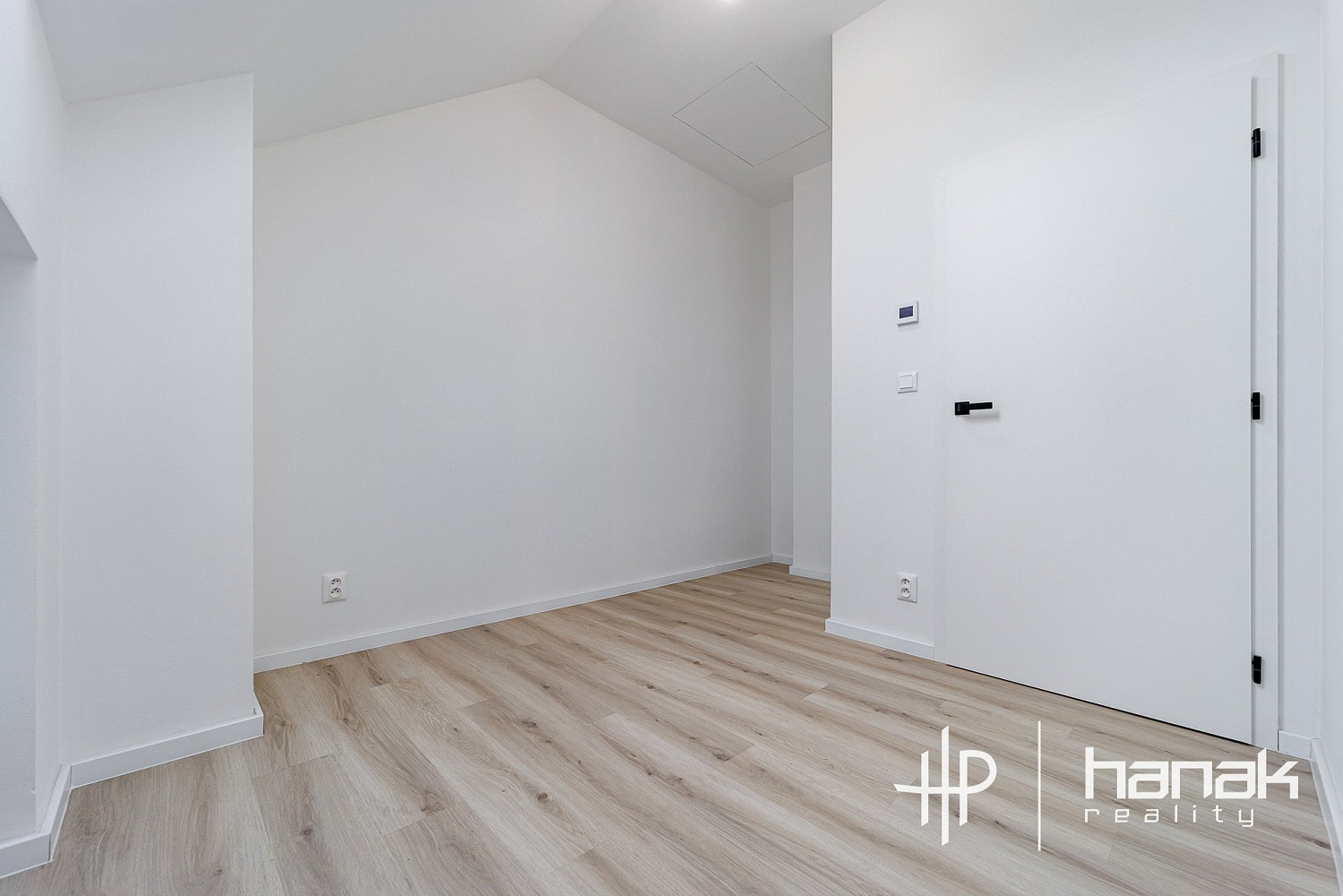 Pronájem bytu 3+kk 85 m² – fotografie 4