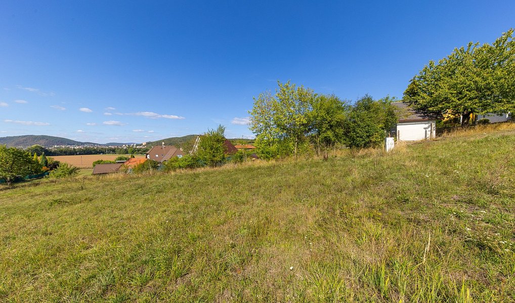 Prodej stavebního pozemku 1 416 m², Hradčany – náhled fotky 4