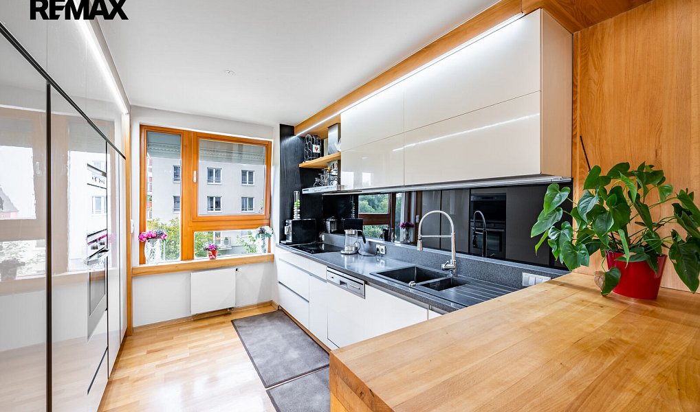 Prodej bytu 4+kk 119 m², Praha – náhled fotky 2