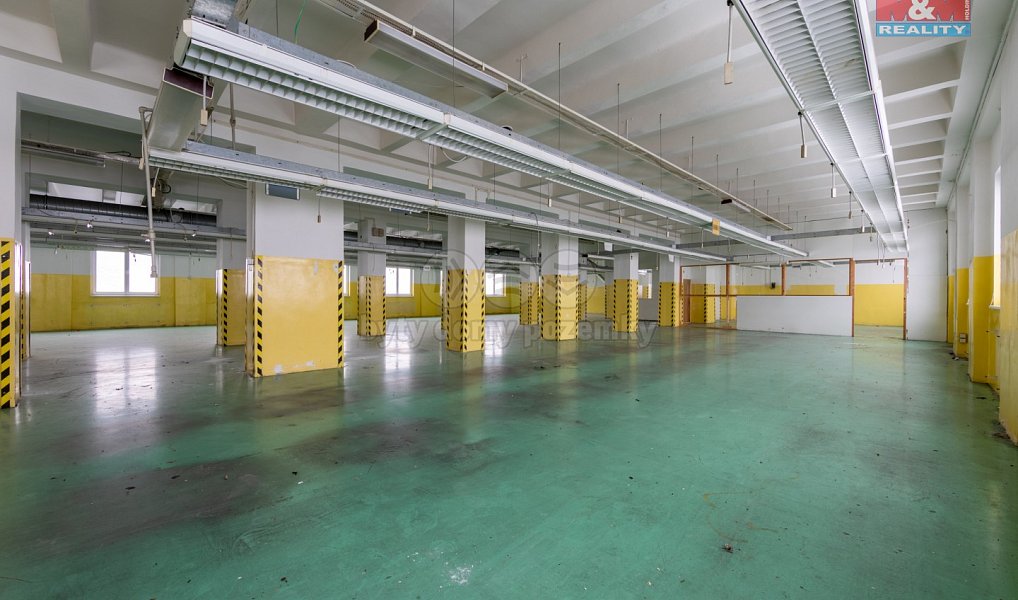 Prodej výrobních prostor 1 873 m², Rovná – náhled fotky 2