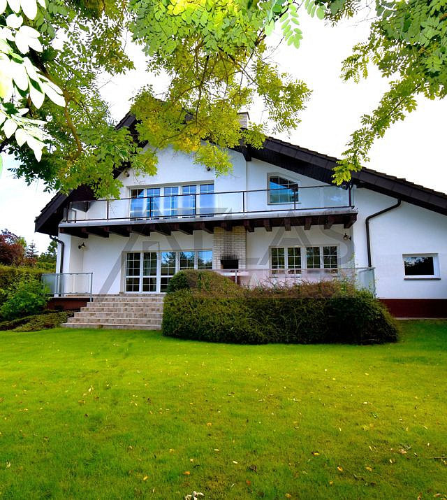 Pronájem domu 300 m² s pozemkem 750 m²