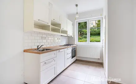 Pronájem bytu 3+1 71 m², Na Petynce, Praha 6