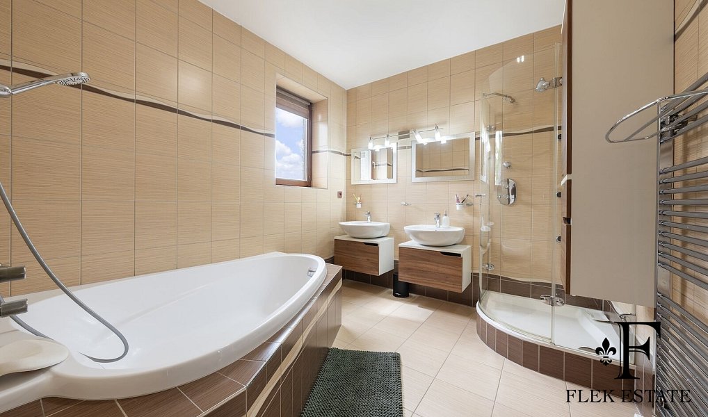 Prodej domu 371 m² s pozemkem 2 392 m², Medlov – náhled fotky 20