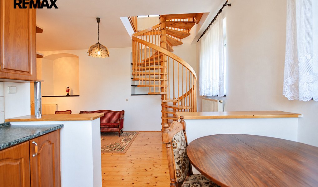 Prodej domu 200 m² s pozemkem 910 m², Kájov – náhled fotky 22
