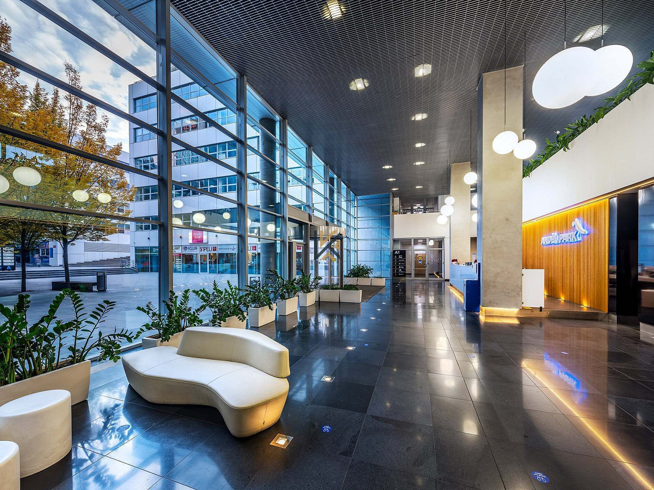 Pronájem kanceláře 1 323 m² – fotografie 5