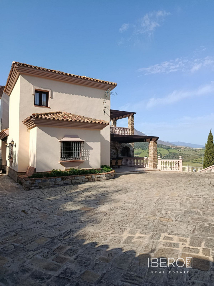Prodej domu 240 m² s pozemkem 25 000 m² — photo 2