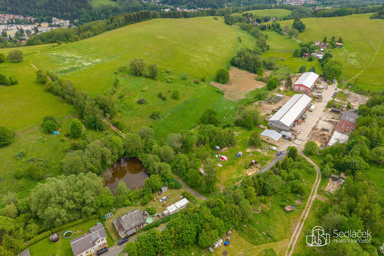 Prodej stavebního pozemku 990 m² – fotografie 3