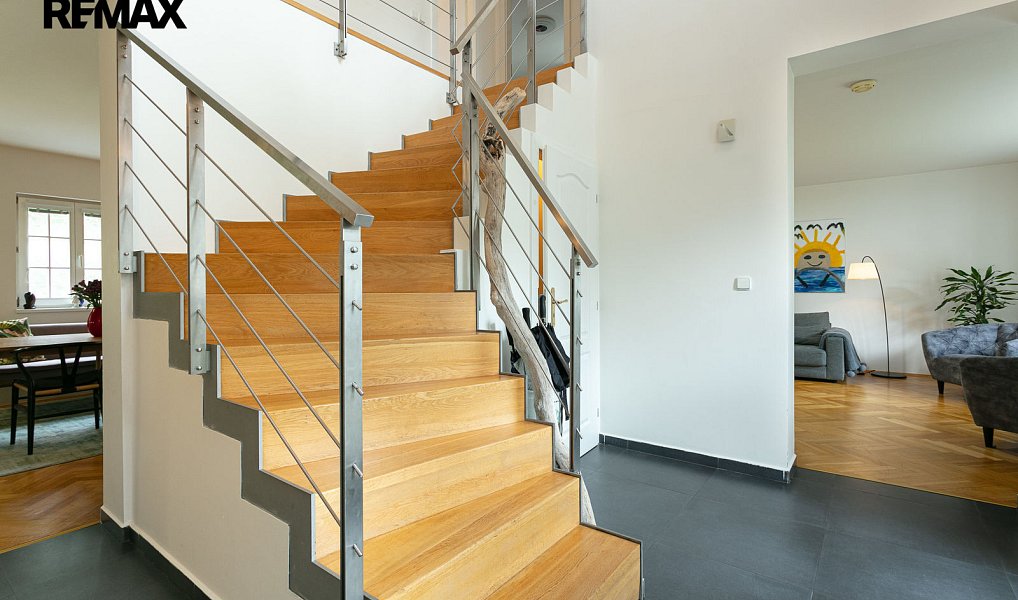 Pronájem domu 302 m² s pozemkem 737 m², Praha – náhled fotky 9