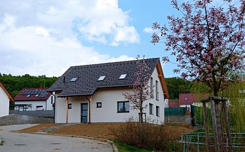Prodej domu 131 m² s pozemkem 807 m², Náves, Ochoz u Brna, okres Brno-venkov