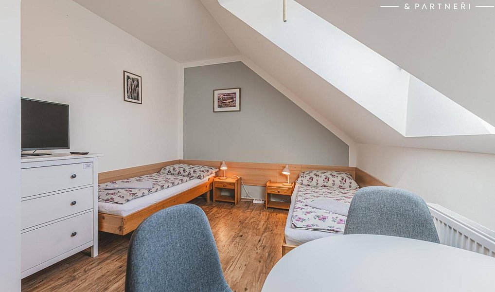 Prodej ubytovacího objektu 915 m², Hradec Králové – náhled fotky 3