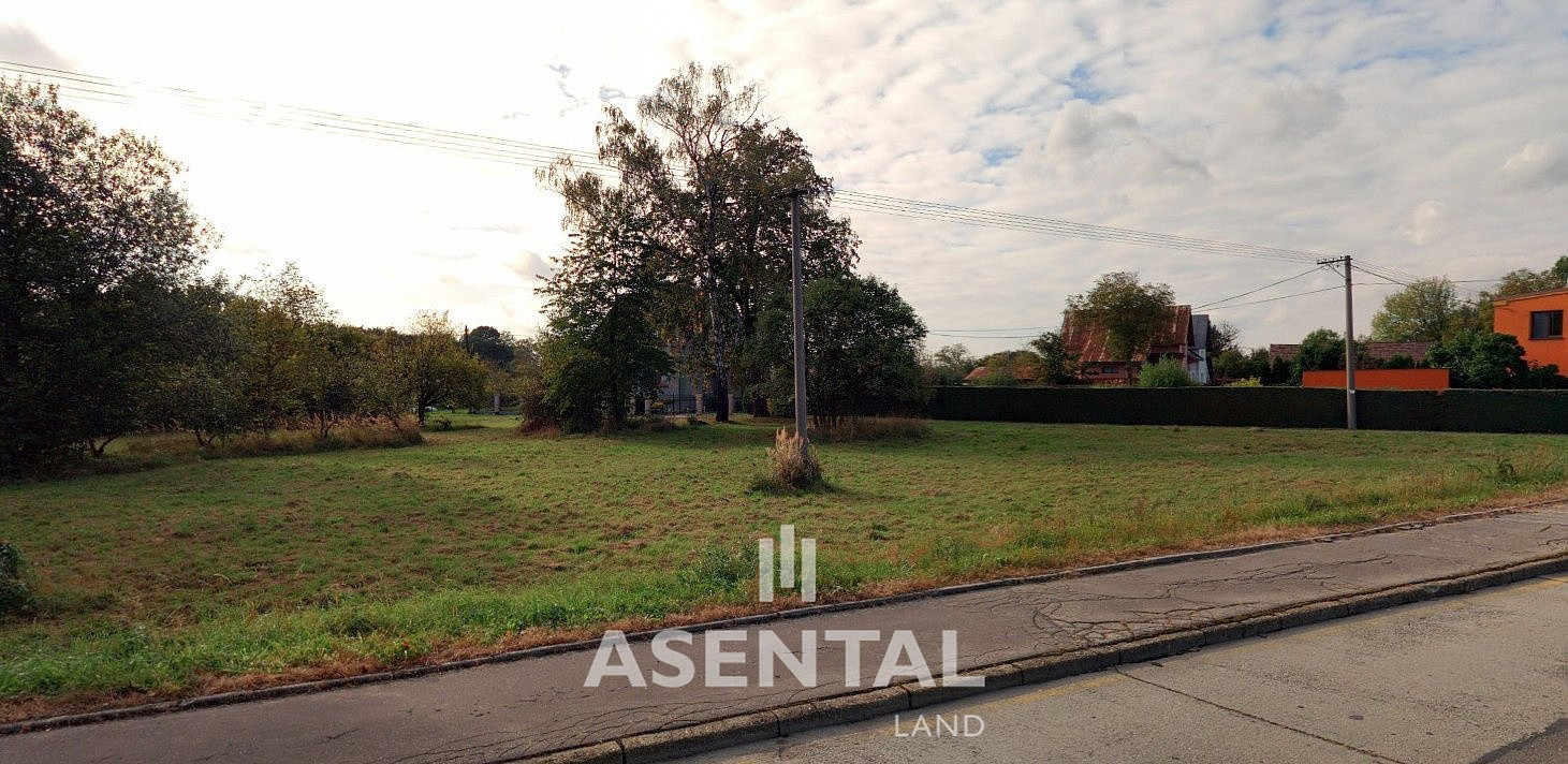 Prodej stavebního pozemku 1 272 m²