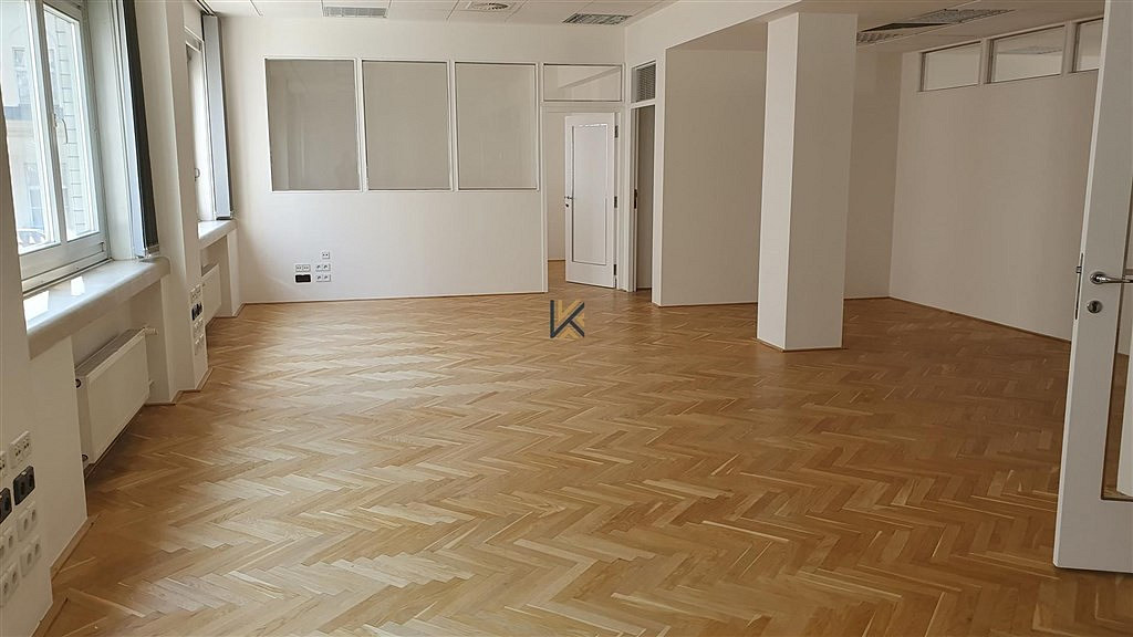 Pronájem kanceláře 194 m² — photo 5