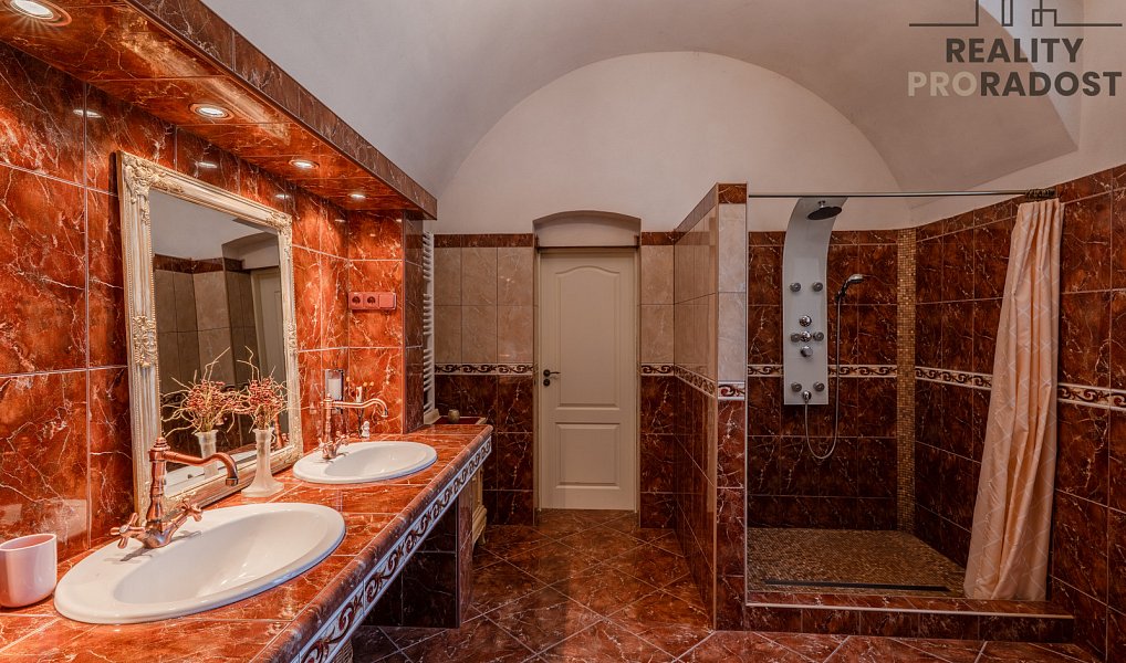 Prodej domu 292 m² s pozemkem 1 719 m², Kučerov – náhled fotky 14
