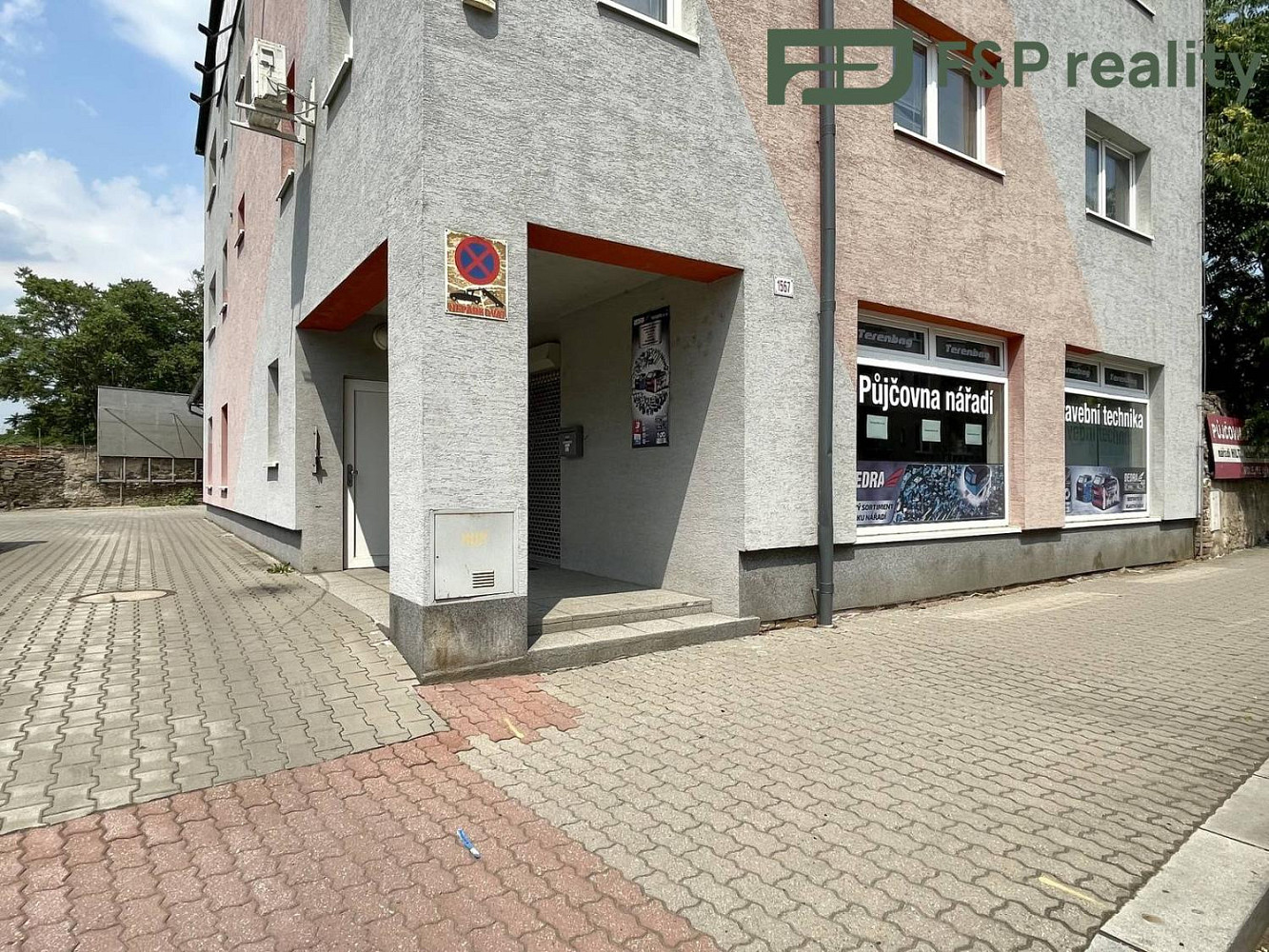 Pronájem obchodních prostor 312 m²