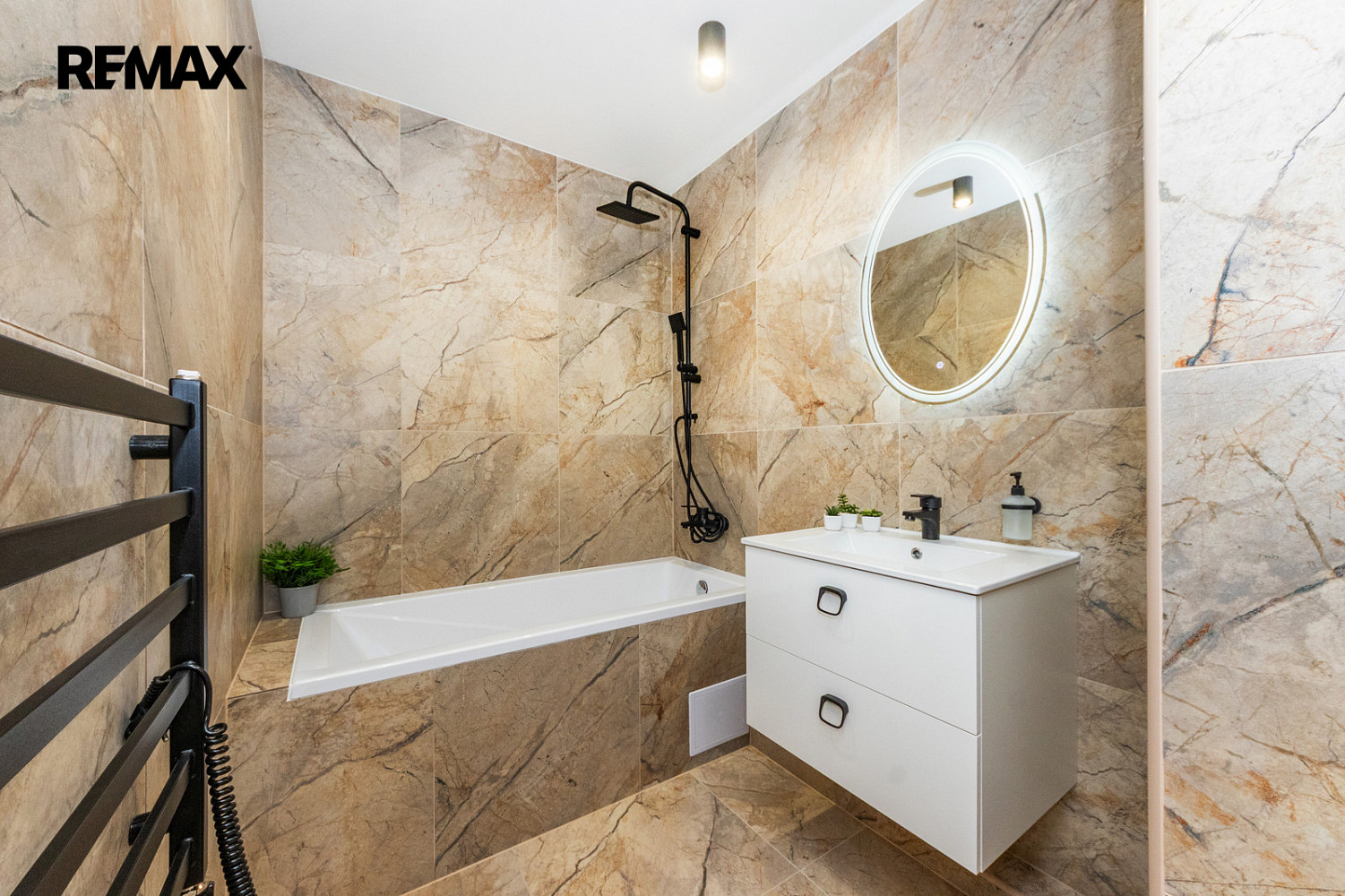 Pronájem bytu 2+kk 46 m² — photo 2